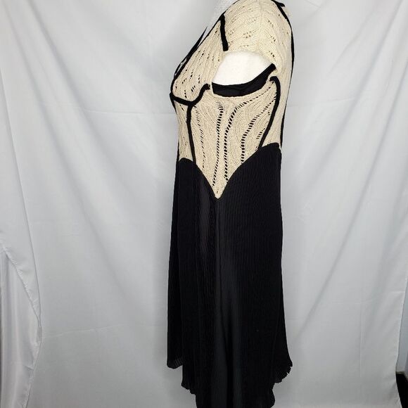 ANTHROPOLOGIE Knitted & Knotted stark silhouette pleated dress S - Picture 3 of 12